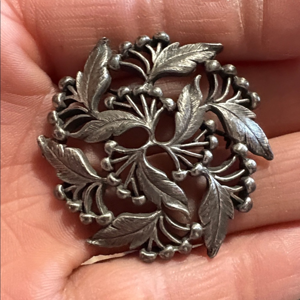 VINTAGE 60s DARK PEWTER BERRYS AND LEAVES FLORAL 1.7" BROOCH